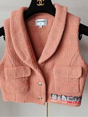 🚩steal CHANEL Pink Bouclé Logo Patch Jacket Panel